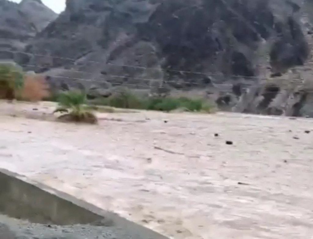 مفقود شدن ۶ سوختبر بلوچ بر اثر طغیان روخانه در شهرستان سراوان+ویدیو