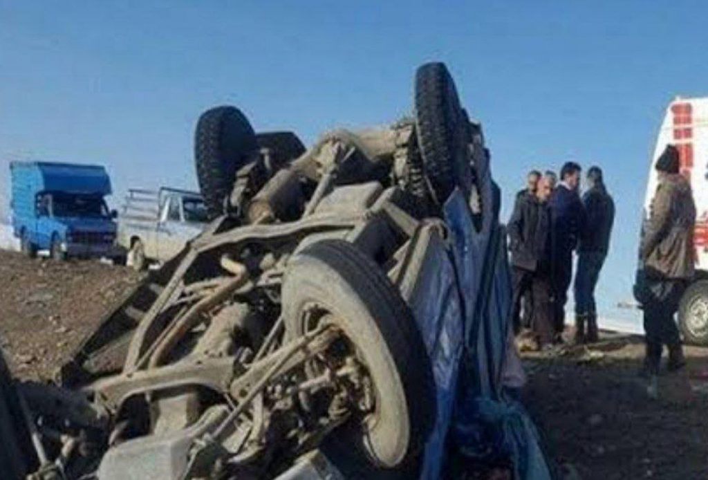 کشته و زخمی شدن دو سوختبر بلوچ بر اثر واژگونی خودرو در مهرستان