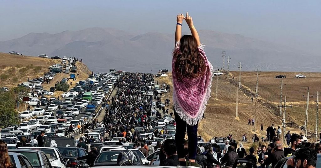 ٨ی مارس ڕۆژی جیهانی ژن لەسەروبەندی نزیکبوونەوە لە حەوتەمین مانگی ئاخێزی شۆڕشگێڕانەی ژن، ژیان، ئازادیدا