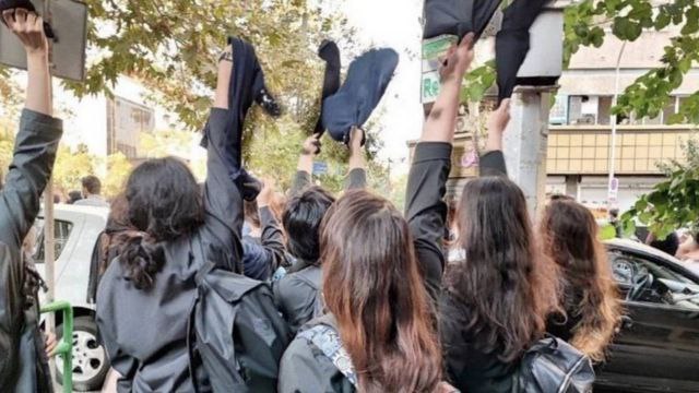 ترویج خشونت سیستماتیک علیه دختران دبیرستانی، توسط تندروهای مذهبی در جوانرود