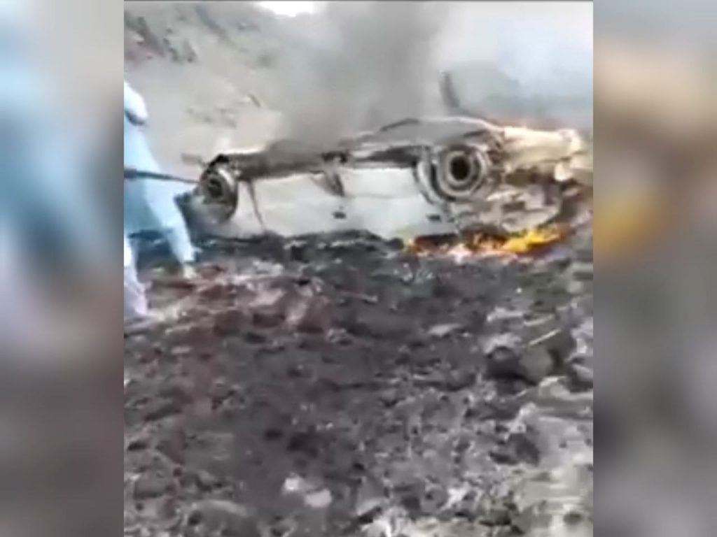 شهرستان سرباز؛ جان باختن دو سوختبر بلوچ بر اثر واژگونی و آتش‌سوزی خودرو+ ویدیو