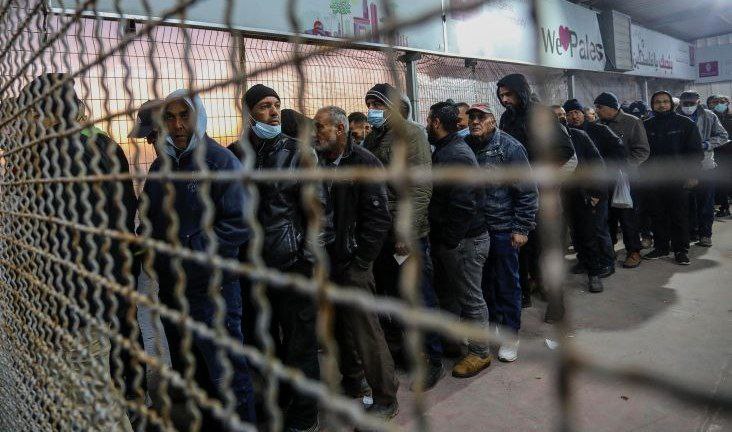 چگونه کارگران فلسطینی در اسرائیل به گروگان گرفته شده‌اند