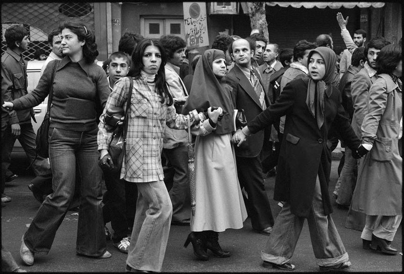 زمینەهای اجتماعی شکل گیری انقلاب ١٣٥٧ ایران و علل شکست آن