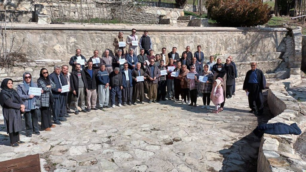 مریوان؛ گرامیداشت روز جهانی زبان مادری توسط معلمان و فعالین صنفی 2 روز جهانی زبان مادری توسط معلمان و فعالین صنفی